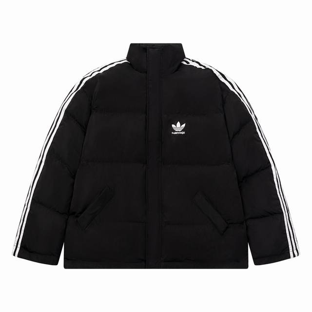 款号#S625 Balenciaga 巴黎世家 Blcg × Ad Adidas联名走秀款三道杠茧型羽绒棉服外套 正确版本 面布、内里采用定制高密云感尼龙面料