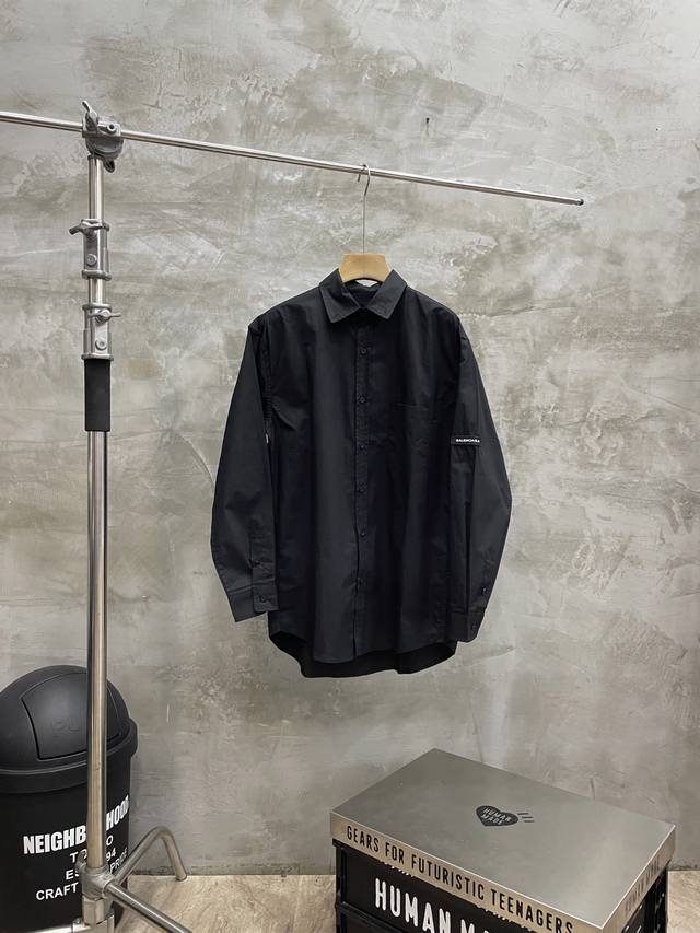 款号#S603 巴黎世家 Balenciaga Blcg 25Ss 手臂硅胶袖标长袖衬衫 正确版本 随意对比 80支平纹进口澳棉高密府绸面料 袖标开模定制硅胶小