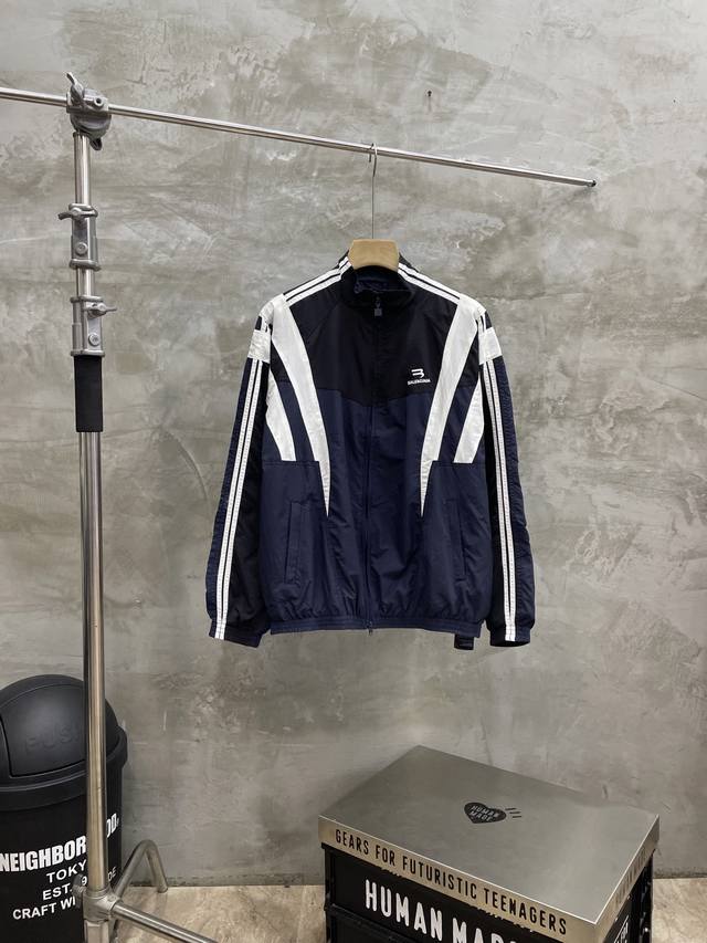 款号#S596 巴黎世家 Balenciaga Blcg 25Ss 走秀款双钩刺绣靛蓝拼接运动套装 正确版本 定制再生尼龙面料 轻微压皱工艺 内里采用三级聚酯鸟