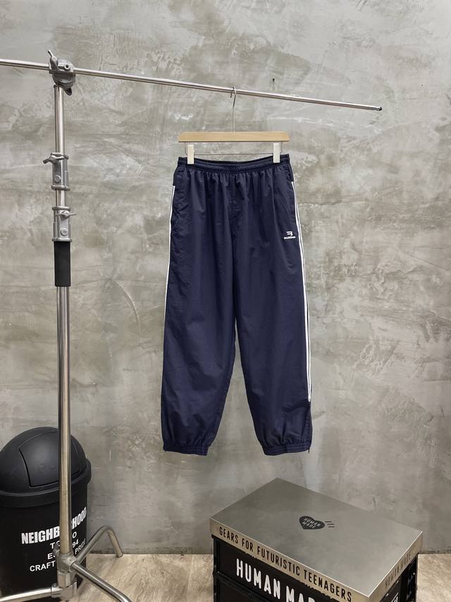 款号#S595 巴黎世家 Balenciaga Blcg 25Ss 走秀款双钩刺绣靛蓝拼接运动套装 正确版本 定制再生尼龙面料 轻微压皱工艺 内里采用三级聚酯鸟