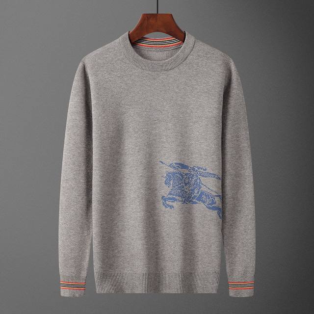 款号：A650# 2025年秋冬新款圆领套头毛衣 官网同步 ， 款式 时尚 高端 大气，舒适保暖， 码数：M-3Xl 颜色：灰色