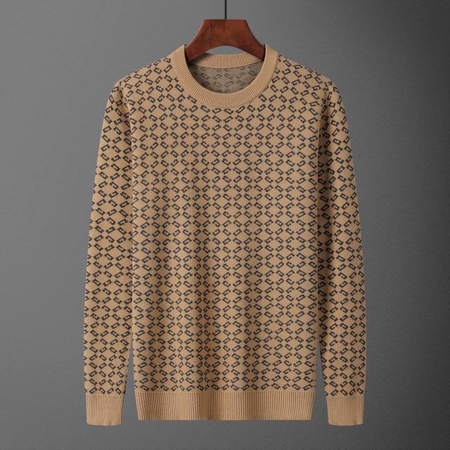 款号：A688# 2025年秋冬新款圆领套头毛衣 官网同步 ， 款式 时尚 高端 大气，舒适保暖， 码数：M-3Xl 颜色：卡色