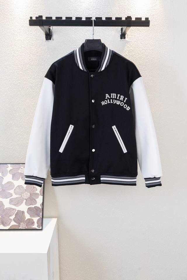 pg 款号K6181 Amiri棒球服 25Ss走秀款厚度适中 高密度重工刺绣 堪称王炸单品 真的谁上身谁好看 ！ 罗纹采用全棉纱线定染定织而成，粗纱横机编织而