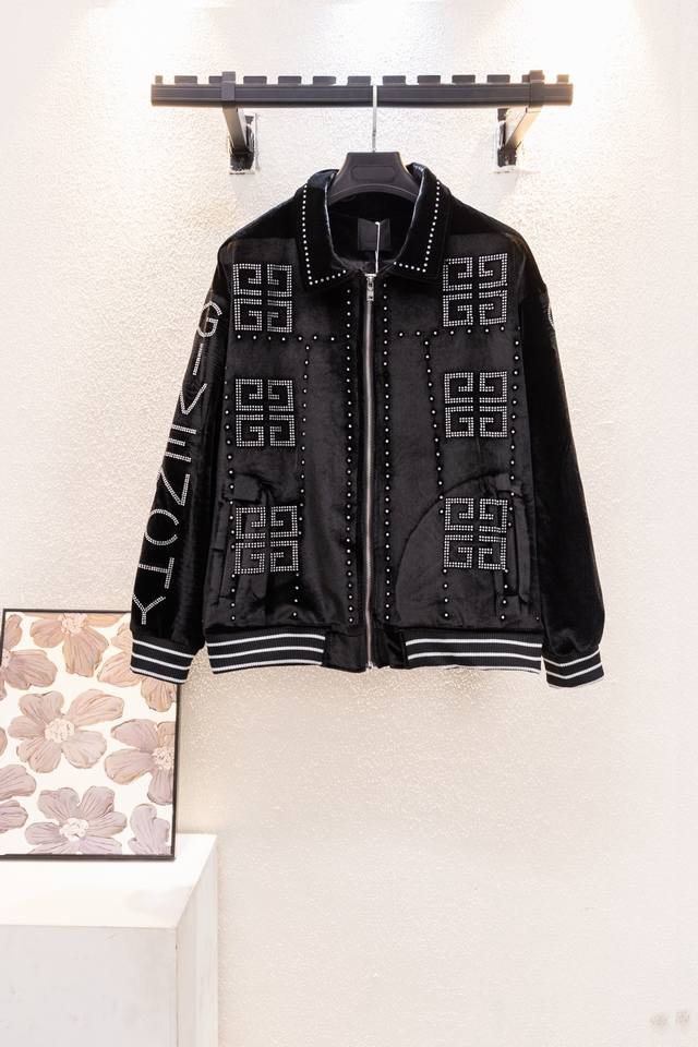 pg 顶级版本 款号K6256 纪梵希21Fw男女情侣重磅羊毛呢刺绣棒球服夹克外套 厚实！ 神级单品，纪梵希凭借鲜明的标志，轻奢的加持，占领了街头潮流的制高点，