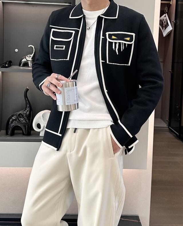 Fd 爆款 2025秋冬 高级定制 都市风十足 加厚款开衫毛衣。 采用进口羊毛混纺面料 柔软细腻 男人的衣柜都少不了基础款，随时随地都可以拿来搭配各种服饰 满足