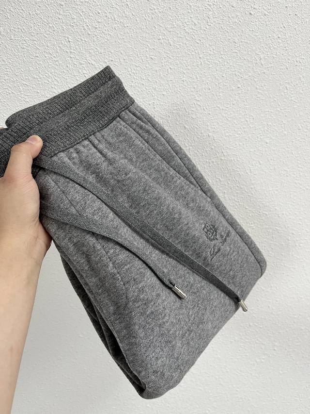 Mingp Lp2640秋冬 ，保暖有型高密度毛巾面混纺松紧腰直脚休闲裤 经典百搭 标志刺绣的点缀，松紧腰抽绳 合体的剪裁 经典百搭同时 上身有总随意的松弛感