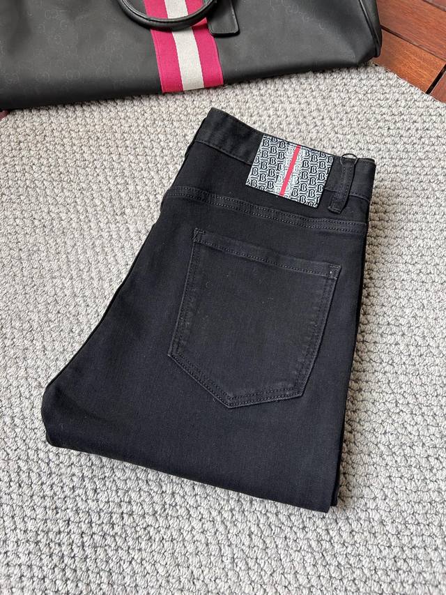 巴宝‘’2025秋冬新款官网同步发售，2025秋冬新品男士休闲牛仔裤，原单品质，定制原版牛仔面料，Logo图案设计，身原版五金辅料装饰，立体清晰，C超级潮流个性
