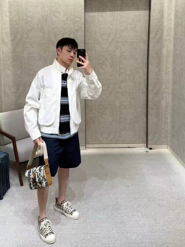 白色棉质华达呢 Christian Di0R Couture 刺绣 这款 Christian Di0R Couture 夹克外套 2025秋季男装系列新品，为经