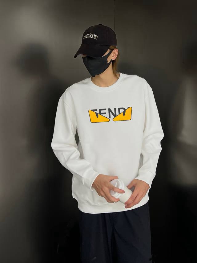 F8081 Fendi 芬迪 2025Ss秋冬季欧洲专柜新款 顶级原单时尚休闲长袖印花T恤卫衣。 -面料：420G双股大毛圈卫衣，配套460G纯棉罗纹 原版面料