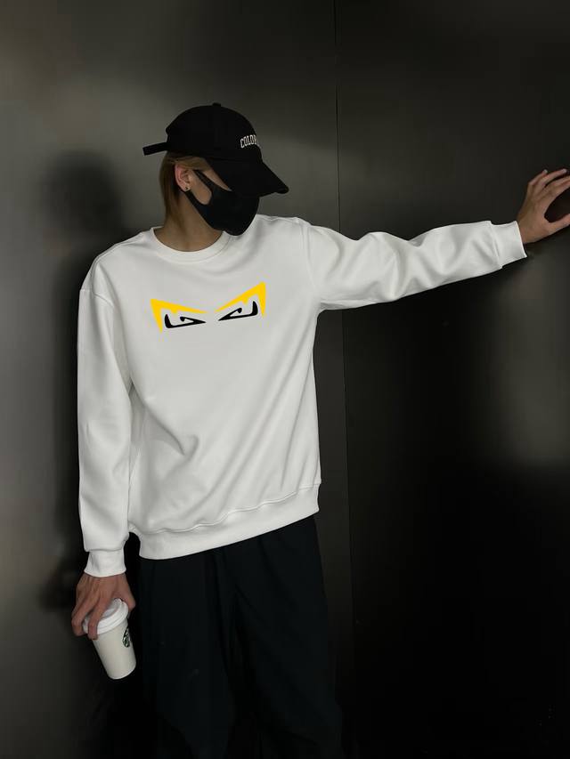 F8079 Fendi 芬迪 2025Ss秋冬季欧洲专柜新款 顶级原单时尚休闲长袖印花T恤卫衣。 -面料：420G双股大毛圈卫衣，配套460G纯棉罗纹 原版面料