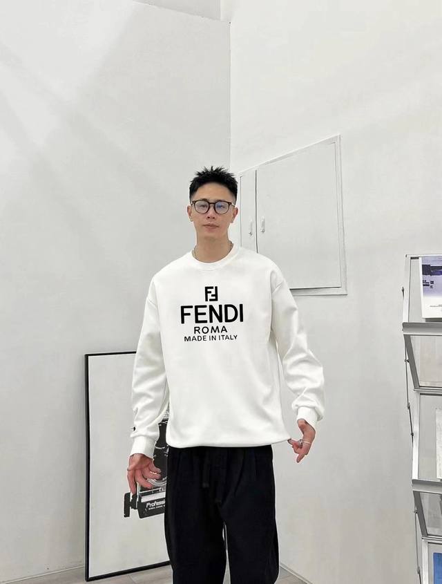 F8057 Fendi 芬迪 2025Ss秋冬季欧洲专柜新款 顶级原单时尚休闲长袖印花T恤卫衣。 -面料：420G双股大毛圈卫衣，配套460G纯棉罗纹 原版面料
