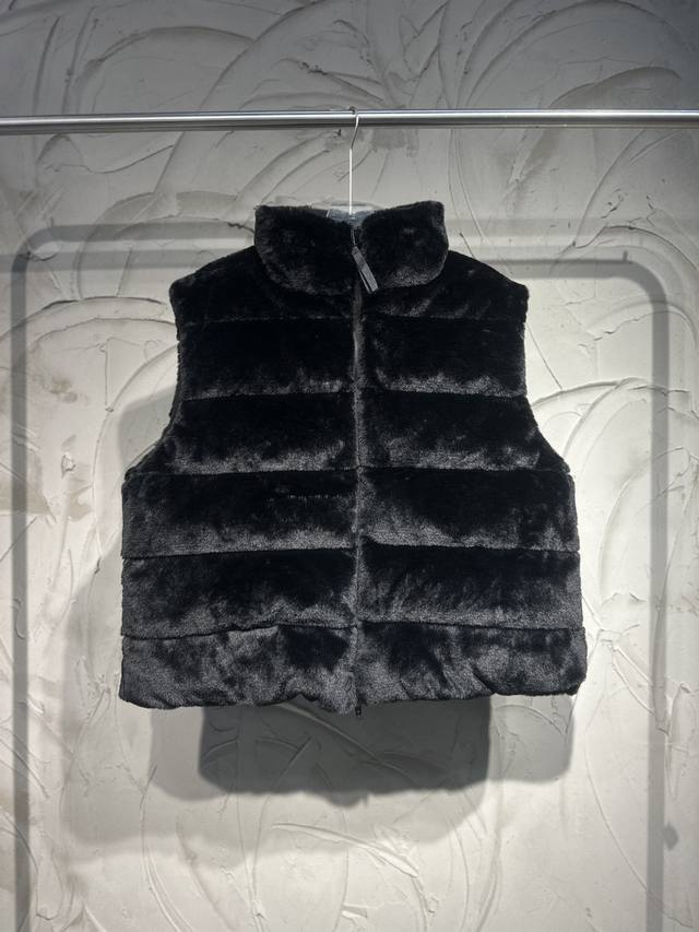 Balenciaga巴黎世家Blcg巴黎25Fw新款Ski滑雪系列3B Sports Icon Ski字母刺绣双面穿皮草棉马甲，一件衣服当两件穿。定制字母Log