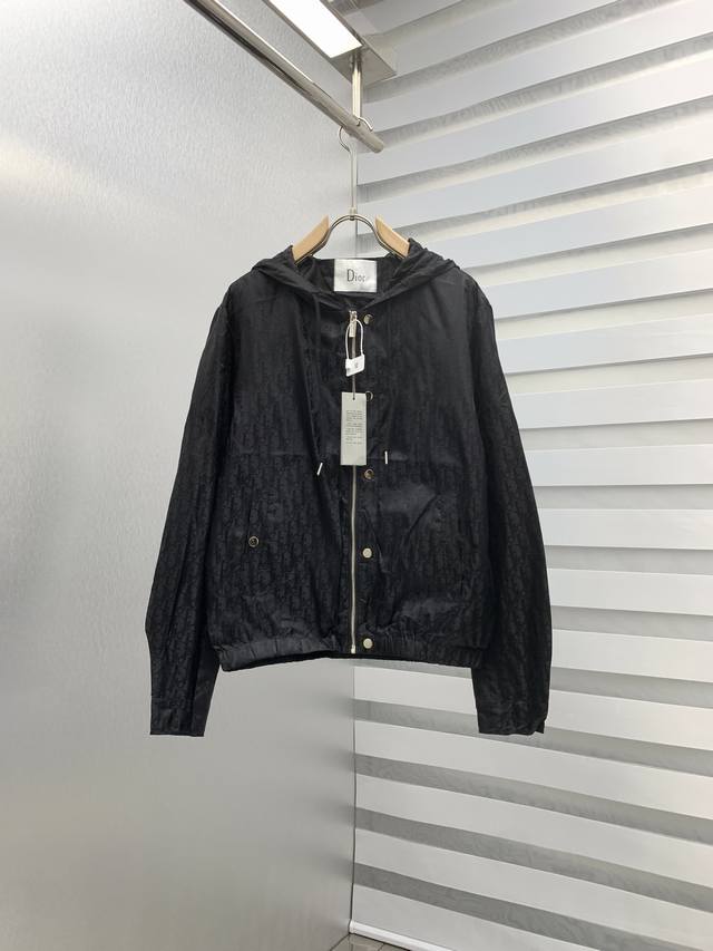 Di 2025Ss官网同款，三标齐全，提前发售 2025Ss秋冬新款男士夹克外套， 原单三标齐全高端版本 专柜定制面料 透气舒适度高，细节无可挑剔，品牌元素设计