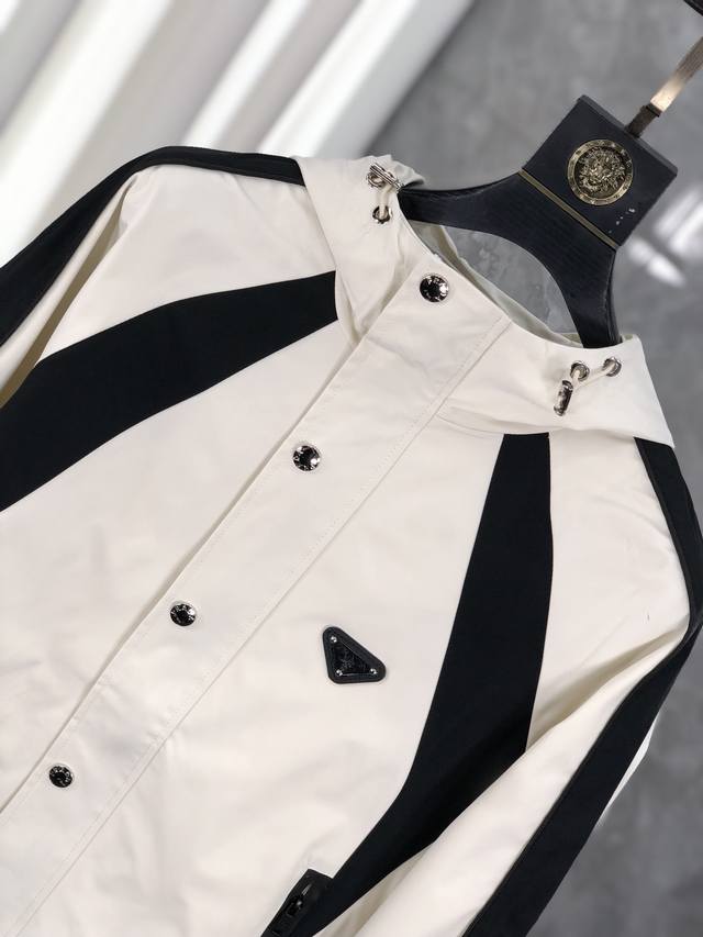 普拉达 官网同款，三标齐全，提前发售！2025Ss秋冬新款男士夹克外套，原单三标齐全高端版本！专柜定制面料 透气舒适度高，细节无可挑剔，品牌元素设计理念，体现高