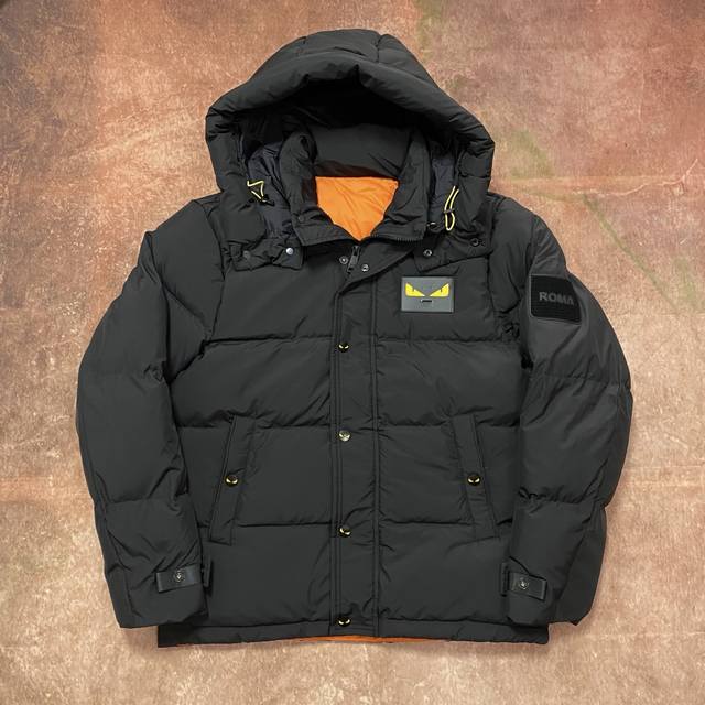 Fendi芬迪小怪兽眼睛 高版本羽绒服 2025秋冬新款情侣款羽绒服 原版订制五金配件、全进口原版定制、 欢迎对比 绝对的高品质 采用顶级90白鸭绒 超柔软 充