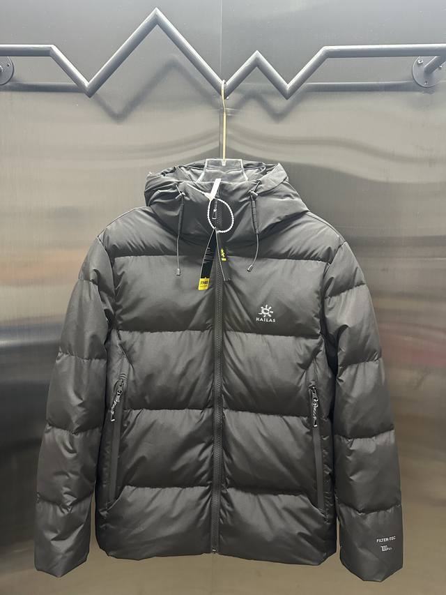 2025新款凯乐石羽绒服凯乐石 700篷热能羽绒服 Kailas凯乐石 700篷热能羽绒服 Trekking徒步系列 在雪线之上，面对风雪肆虐，气温降至-5℃，