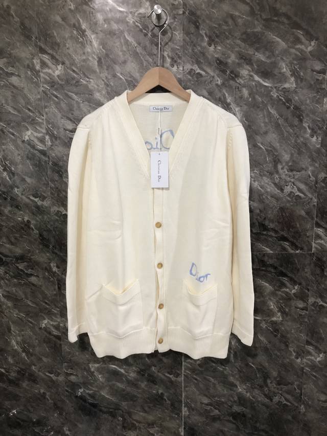 绝对重磅高版本 Dior迪奥新款提花Logo 羊毛针织衫毛衣 开衫外套 Os版型 男女同款 秒杀市场通货 毛料采用7针进口机编织制造 采用羊毛含量纱线 纱线定染