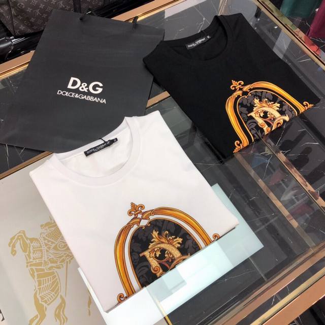 Dg 杜嘉班纳 20Ss 春夏新款 宫廷3D印花短Tee 3D高清数码直喷工艺 原版定制丝光棉面料 做工精细 颜色：黑色 白色 码数：S-3Xl