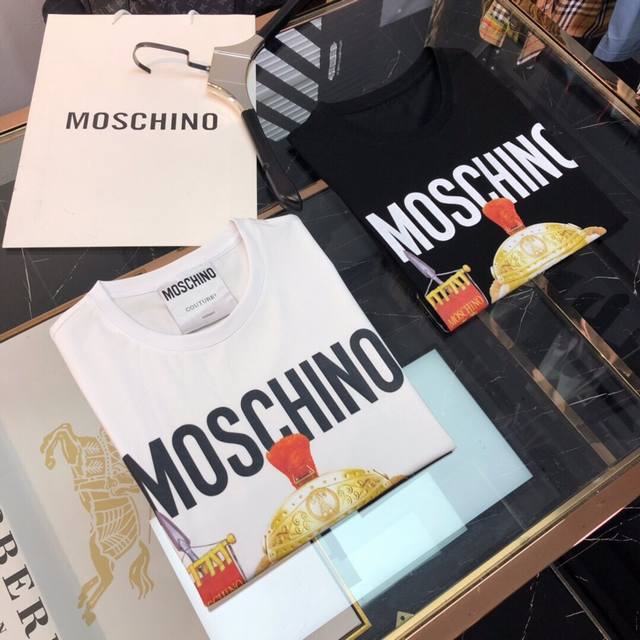 Moschino 莫斯奇诺 情侣款 Ss春夏新款 小熊士兵Logo圆领T恤 专柜同步发售 采用3D高清数码直喷工艺 色泽清新 原版定制进口丝光棉面料 上身超赞