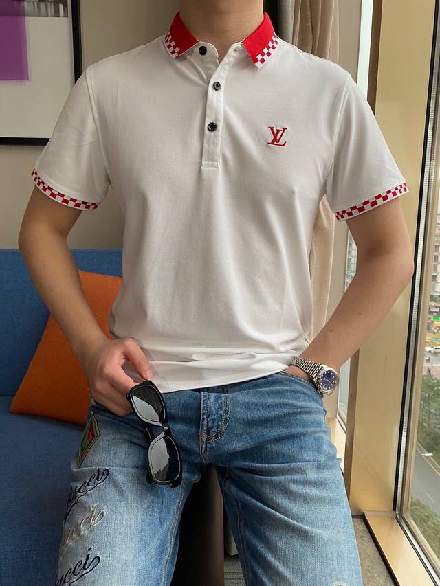 Lv 春夏新品Gucci专柜同步新款，轻奢商务风格，适合日常通勤穿着，领子口提花螺纹针织，刺绣图案立体清晰，高支定制丝光珠地棉材质，上身冰爽透气显档次，车线走工