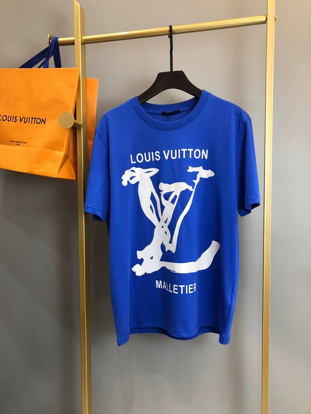 LV Ss秀场新款短袖T恤，视觉系反光Logo 绝对是夜晚最闪的仔 全品相贸易订单款，高支纯棉主料 质感卓然 简约随性 随意穿出高级感。男女同款 尺码：S-2X