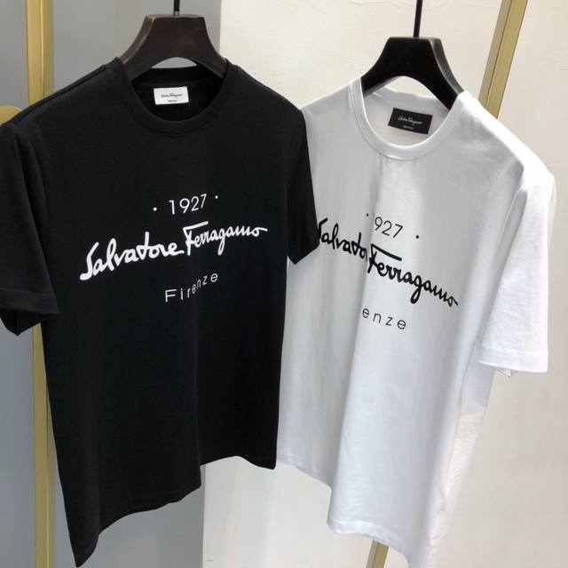 F*Erragamo 菲*拉格慕、 Ss最新开春经典基础款，80S双股长绒棉 贴身舒适度极高，胸前经典不过时的品牌图案，上身非常帅气 属于越穿越有味道的系列。尺