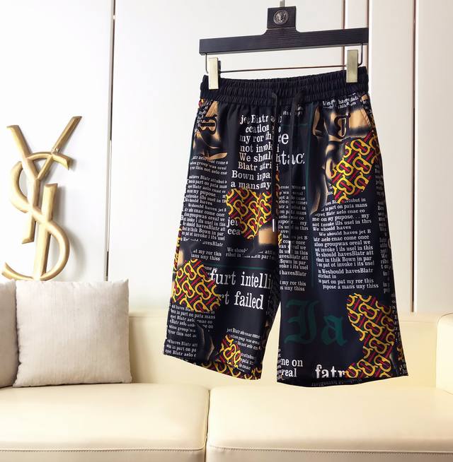 Burberry巴宝莉 Ss 春夏系列，专柜新款沙滩短裤。定制原版65%棉+35%涤面料，顺滑柔软，舒适透气前后幅印花，客供五金吊钟辅料、彰显品牌魅力。码数：M