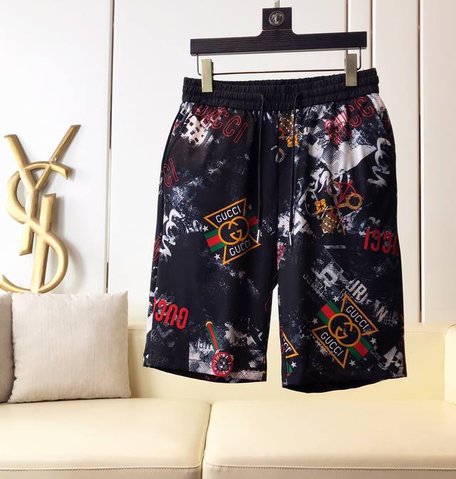 Gucci古奇 Ss 春夏系列，专柜新款沙滩短裤。定制原版65%棉+35%涤面料，顺滑柔软，舒适透气前后幅印花，客供五金吊钟辅料、彰显品牌魅力。码数：M-4Xl