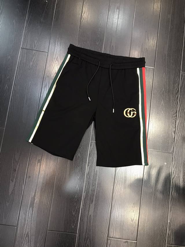古奇 Gucc 夏季新款针织短裤 帅气型男 欧范十足 海边旅行 它绝对是你的首选 非常特色的夏日短裤 尺码：M~3Xl