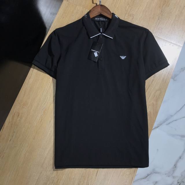 Armani 阿玛尼 Ss春夏新款，专柜同步有售，原单狠货，爆款休闲短T，甄选优质原版珠地纹面料，精致裁剪工艺，顶级绣花工艺，品牌字母Logo时尚设计理念，档次