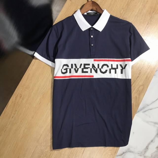 Givenchy 纪梵希 Ss春夏新款，专柜同步有售，原单狠货，爆款休闲短T，甄选优质原版丝光棉面料，精致裁剪工艺，顶级绣花工艺，品牌字母Logo时尚设计理念，