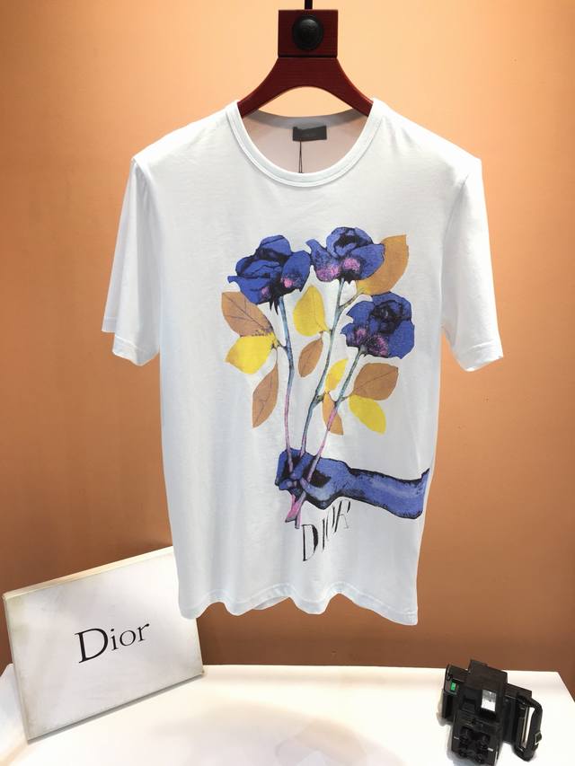 Dior Homme 迪奥 桀傲， Ss春夏新品，专柜同步有售，原单狠货，时尚奢华单品，甄选优质原版面料打造，顶级印花工艺图案，专柜卖相，上身时尚帅气，三标齐全