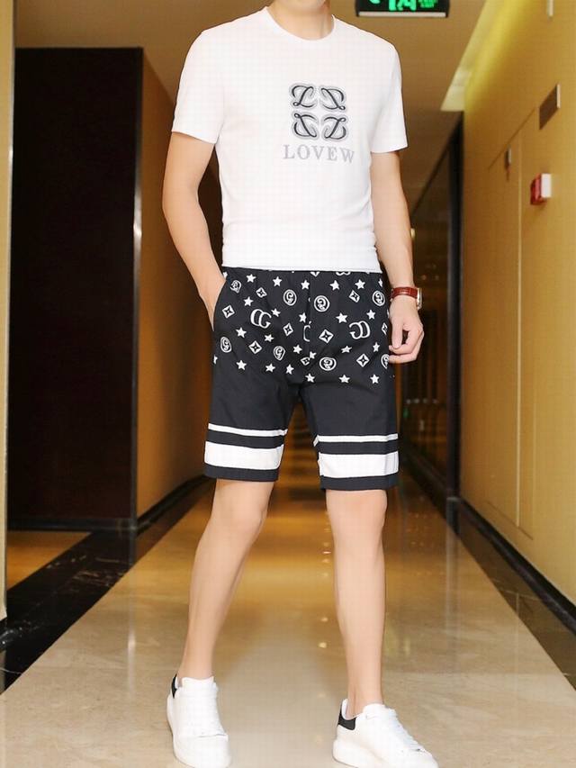 Gucci 古驰 法国夏季新款高级时装休闲短裤，简洁大气 ，专柜同款支持验货简约时尚，从容百搭，舒适清爽专柜同款支持验货，百年奢侈品牌，英伦传统高贵的设计风格，