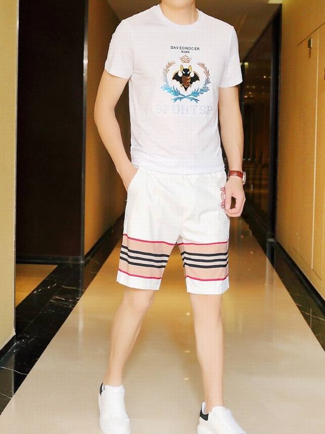 Burberry 巴宝莉 英国夏季新款高级时装休闲短裤、专柜同款支持验货简约时尚，从容百搭，舒适清爽，百年奢侈品牌，英伦传统高贵的设计风格，尽显高贵气质赢取无数