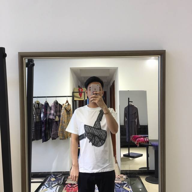 特价 驴牌 20春夏新款男士短袖T恤，定制丝光棉面料，手感顺滑。整衣走线整齐，细节完美体现！上身时尚有型！尺码：M-Xxxl