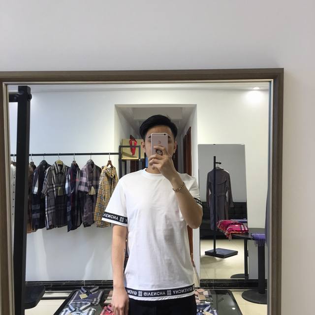 特价 纪梵Xi 春款新品米兰时装周走秀款时尚短袖T恤进口定制丝光棉面料 手感顺滑 吸汗透气 精致Logo 超炫视觉享受上身超赞。M-3Xl。