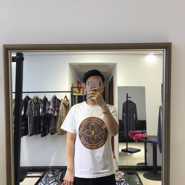 特价 驴牌 春款新品米兰时装周走秀款时尚短袖T恤进口定制丝光棉面料 手感顺滑 吸汗透气 精致Logo 超炫视觉享受上身超赞 M-3Xl。