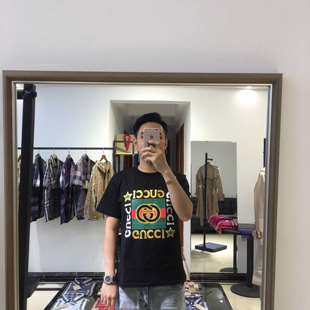 特价 G家 春款新品米兰时装周走秀款时尚短袖T恤进口定制丝光棉面料 手感顺滑 吸汗透气 精致Logo 超炫视觉享受上身超赞。 M-3Xl。