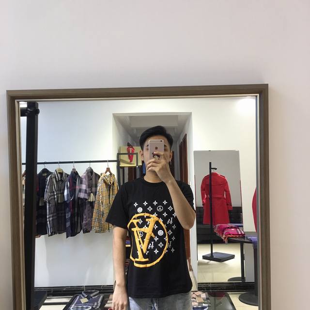 特价 驴牌 20春夏新款男士短袖T恤，定制丝光棉面料，手感顺滑。整衣走线整齐，细节完美体现！上身时尚有型！尺码：M-Xxxl。