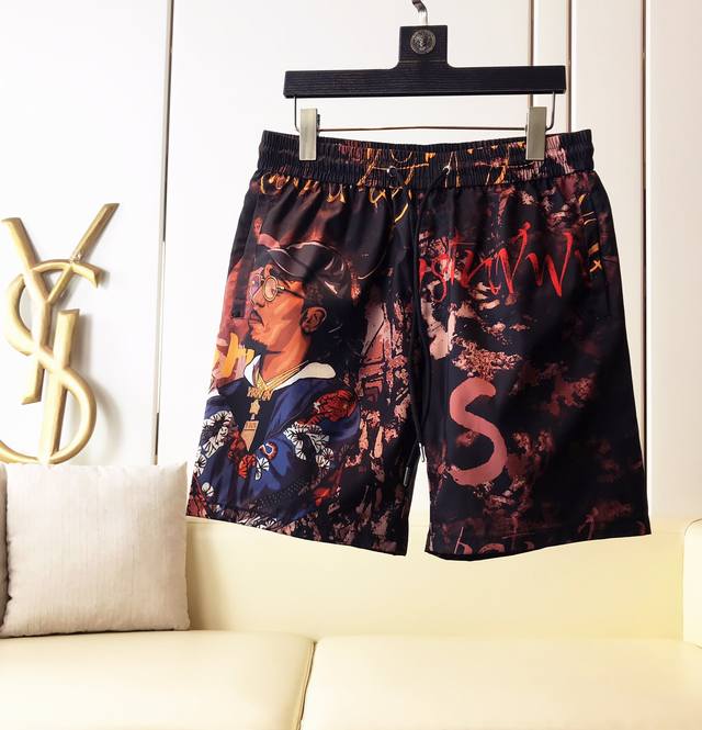 Dg* Ss 春夏系列，专柜新款沙滩短裤。定制原版尼龙面料，顺滑柔软，网面内里，舒适透气前后幅字母印花，客供五金吊钟辅料、彰显品牌魅力。码数：M-3Xl