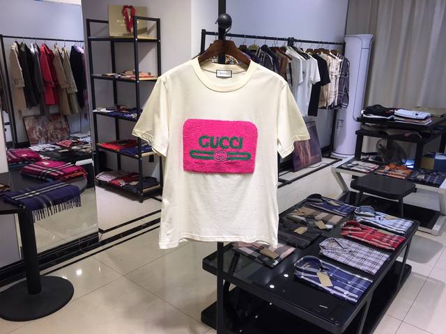 特价 G家 春款新品米兰时装周走秀款时尚短袖T恤进口定制丝光棉面料 手感顺滑 精致Logo工艺 超炫视觉享受上身超赞 M-3Xl。