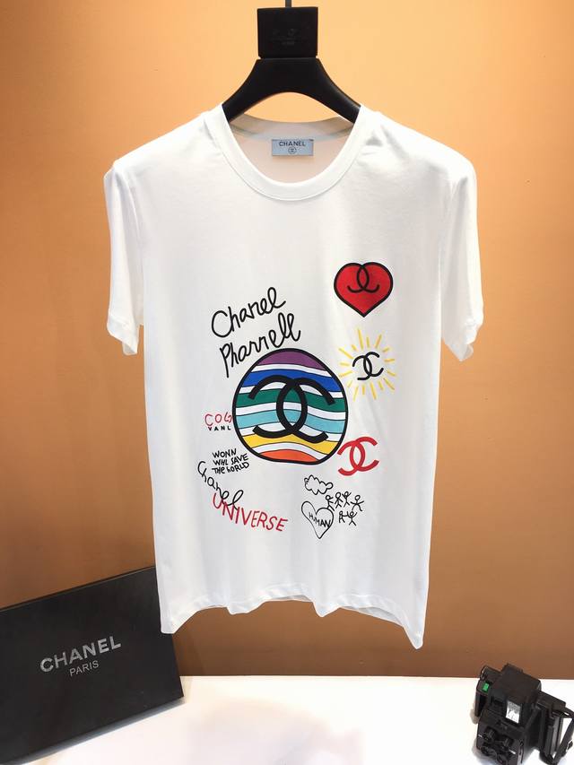 Chanel 香奈儿， Ss春夏最新走秀款，官网专柜同步有售，原单狠货，原版1：1订制，定制进口120支欧棉面料，胸前活性定位图案印花新元素Logo，亲肤透气，