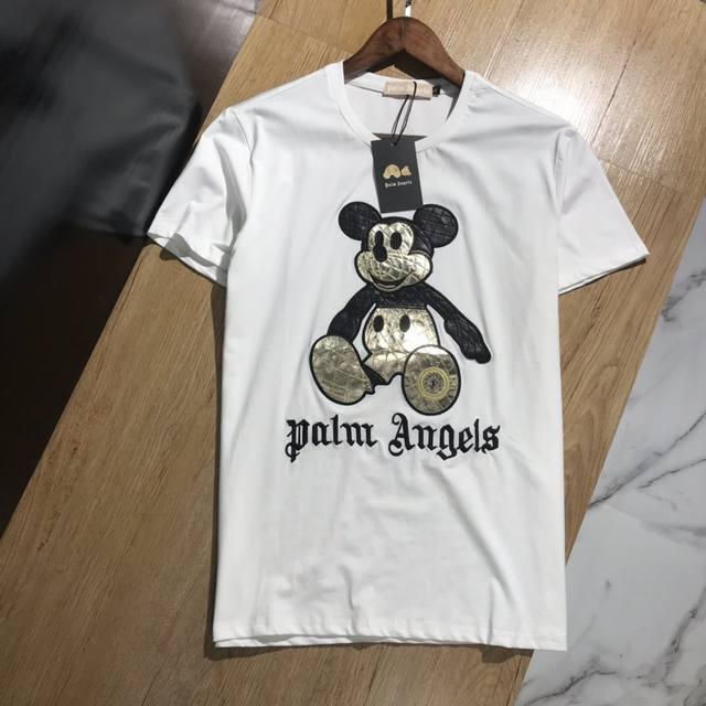 古奇 新款圆领短袖T恤发售，前所未有！独家出售！奢华大气的图案设计 色泽艳丽，采用100%进口订制面料，手感非常细腻柔顺，经过特殊工艺处理，不易起皱，车工整齐，