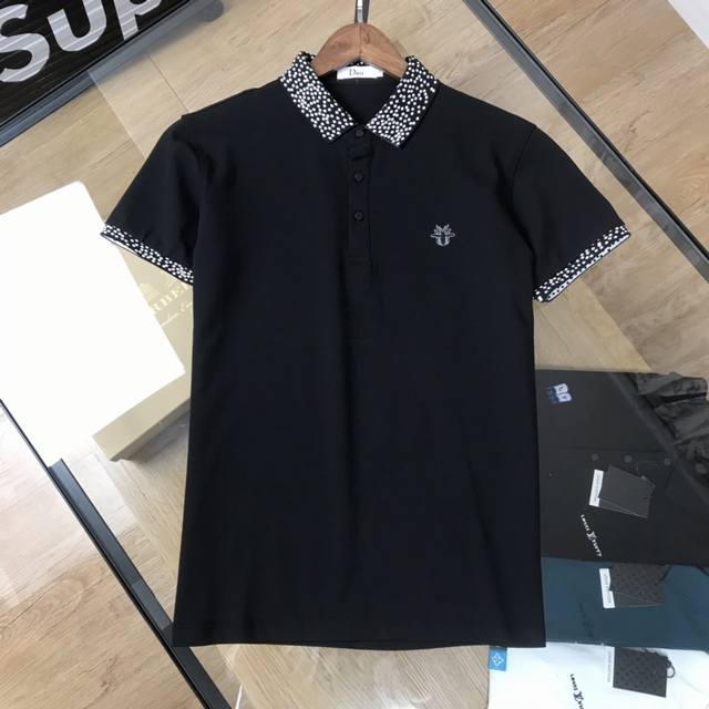 Dior 迪奥 Ss春夏新款，专柜同步有售，原单狠货，爆款休闲短T，甄选优质原版珠地纹面料，精致裁剪工艺，顶级绣花工艺，品牌字母Logo时尚设计理念，档次极高，