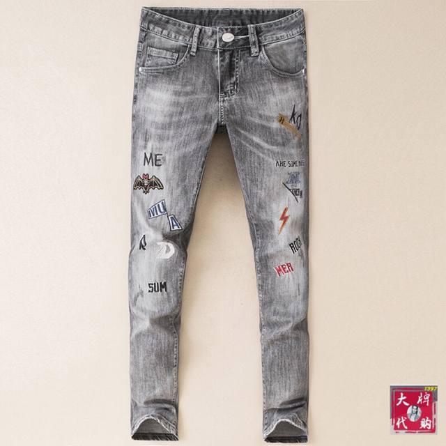 Armani 阿玛尼 原单正品 2680官网最新款牛仔裤出入专卖店无压力 专柜热销款 品味与价值共享 身穿着非常舒适 低调不失奢华 穿出去非常有档次,裤型款式和