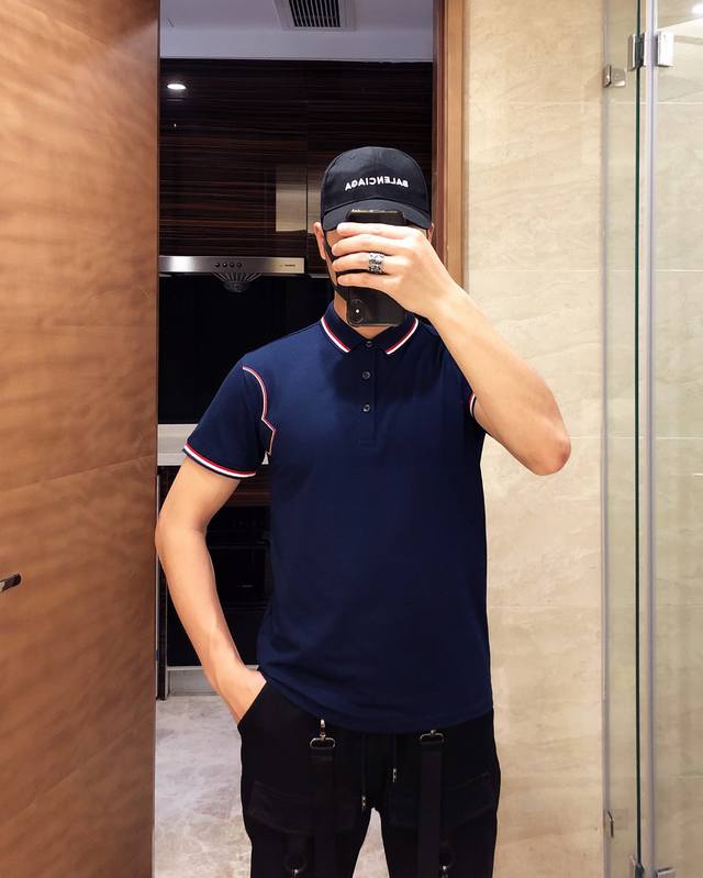 M蒙口 春夏丝光珠地棉翻领短袖，重磅推出，高端品质，时尚潮流单品设计，贴身定制，独特刺绣图案。细节上彰显品牌的高级感，遵循原版开发版型一致码数:M-3Xl