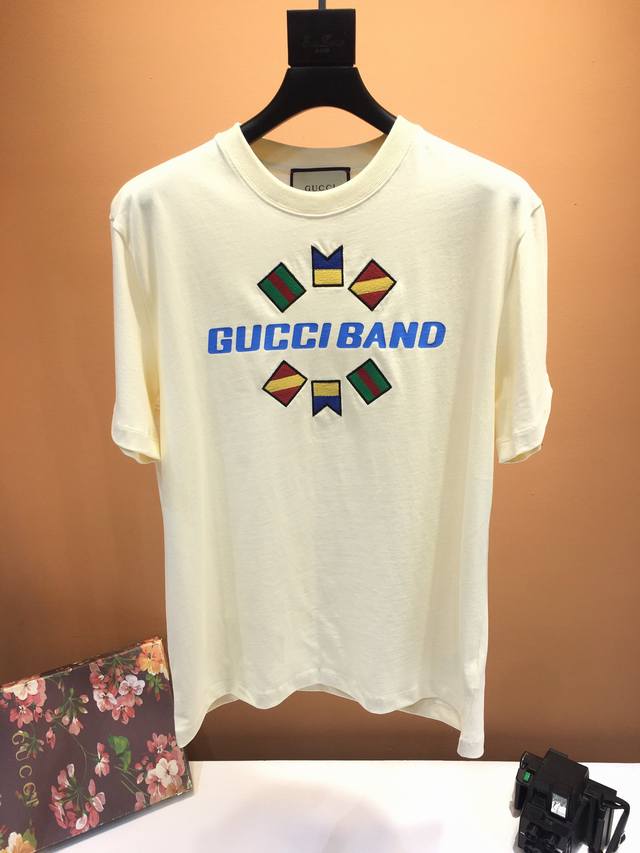 Gucci 古驰， Ss春夏新品，专柜同步有售，原单狠货，采用进口120支欧棉面料，顶级印花装饰工艺Logo，专柜卖相，上身时尚帅气，三标齐全，档次极高，代购级