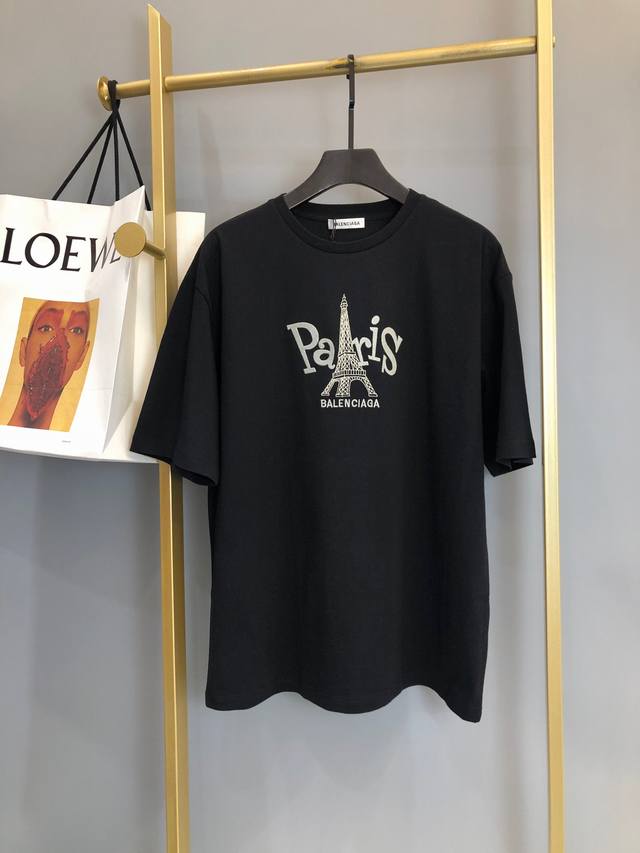 B*Alenciaga 限定款 巴黎铁塔刺绣图案圆领短袖T恤，纯棉质地 版型设计超漂亮 男女同款。尺码：S-2Xl