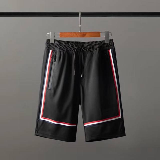 Tb 夏装新款 香港专柜同步 打造帅气型男 上身挺括时尚感超强，进口定织高密度轻柔四面弹纤维面料 挺括不会起球 裤子的车线都是精细做工 喜爱杂志中酷酷的男人 穿