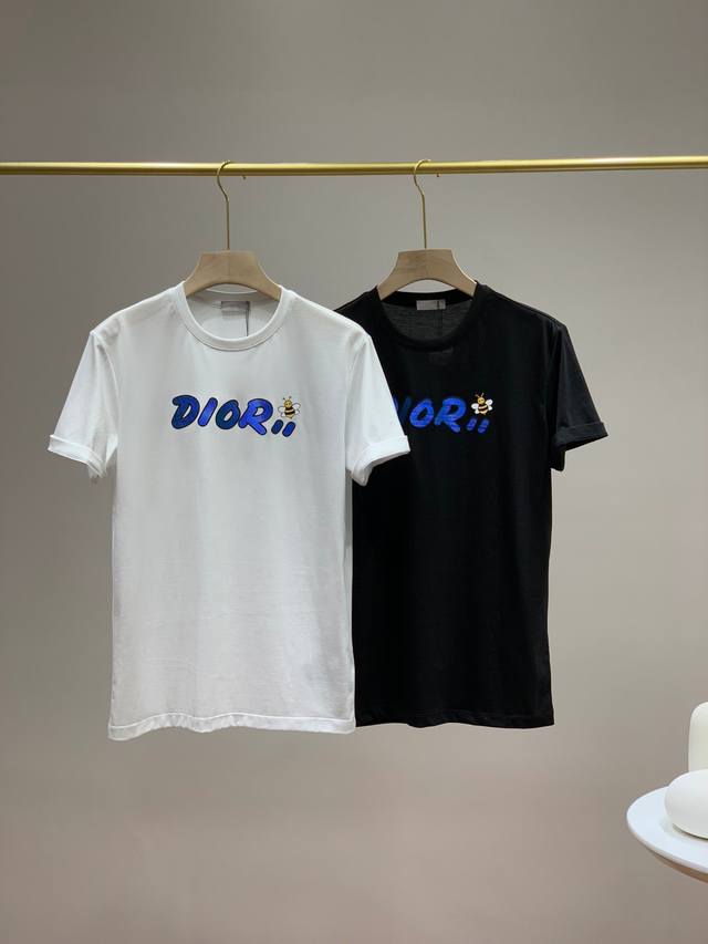 特价 迪奥Dior小蜜蜂系列， 年海外专柜在售款，采用80织双股丝光平纹全棉面料，夏季的绝好布料！不变形不起球不起毛，绝不会因为洗涤问题变形褪色！吸汗效果极好，